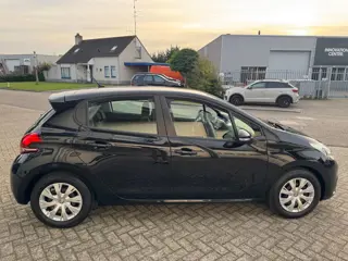 Foto 20 van Peugeot 208 1.2 PureTech Blue Lion Airco,Pdc ,Navigatie