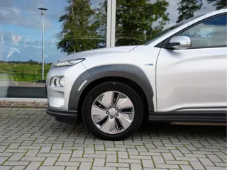 Foto 13 van Hyundai KONA EV Fashion 64 kWh | SOH 96% | Head-up display | Cruise control adaptief met stop&go |