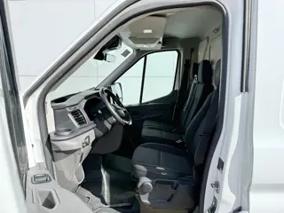Foto 12 van Ford E-Transit 68kWh 184PK L3H2 317km WLTP 94% (SOH) BEV Snelladen Carplay Climate control Camera Pa