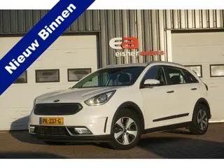 Foto 11 van Kia Niro 1.6 GDi Hybrid DynamicLine | CAMERA | TREKHAAK | WIT METALLIC |