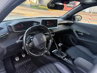 Foto 19 van Peugeot 2008 1.2 PureTech GT-line