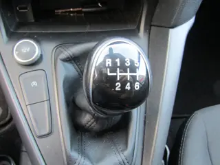 Foto 12 van Ford Focus Wagon 1.0 Lease Edition