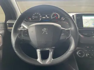 Foto 14 van Peugeot 2008 1.2 VTi NAVI PDC PANO AIRCO CRUISE