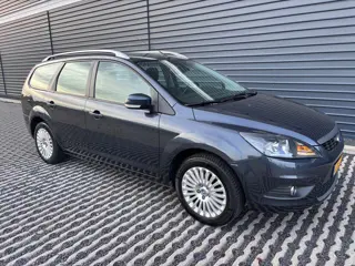 Foto 11 van Ford Focus Wagon 1.6 Titanium | Navigatie | Climate Control