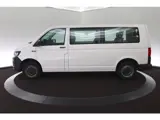 Foto 30 van Volkswagen Transporter Kombi 2.0 TDI L2H1 9P -Motor defect-