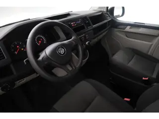 Foto 12 van Volkswagen Transporter Kombi 2.0 TDI L2H1 9P -Motor defect-