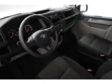 Foto 22 van Volkswagen Transporter Kombi 2.0 TDI L2H1 9P -Motor defect-