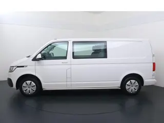 Foto 11 van Volkswagen Transporter 2.0 TDI L2H1 30 DC Highline | 110 pk | Trekhaak | Airco | Cruise control | Na