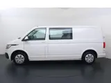 Foto 21 van Volkswagen Transporter 2.0 TDI L2H1 30 DC Highline | 110 pk | Trekhaak | Airco | Cruise control | Na
