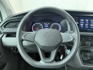 Foto 16 van Volkswagen Transporter 2.0 TDI L2H1 30 DC Highline | 110 pk | Trekhaak | Airco | Cruise control | Na