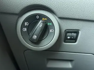 Foto 18 van Volkswagen Transporter 2.0 TDI L2H1 30 DC Highline | 110 pk | Trekhaak | Airco | Cruise control | Na
