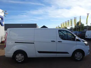 Foto 16 van Ford Transit Custom 300 2.0 TDCI L2H1 Trend AUTOMAAT 3 ZITTER GROOT SCHERM