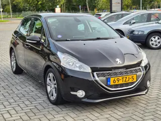 Foto 12 van Peugeot 208 1.4 VTi Allure I Clima I Scherm I NAP!