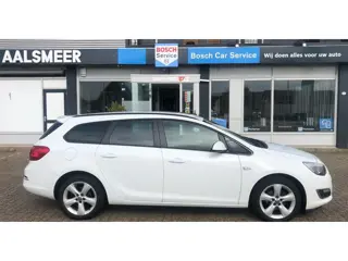 Foto 18 van Opel Astra Sports Tourer 1.4 Turbo Anniversary Edition / Lm Velgen / Jaar Apk / Navi  / Trekhaak /