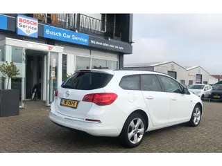 Foto 17 van Opel Astra Sports Tourer 1.4 Turbo Anniversary Edition / Lm Velgen / Jaar Apk / Navi  / Trekhaak /