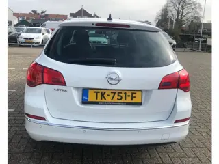 Foto 16 van Opel Astra Sports Tourer 1.4 Turbo Anniversary Edition / Lm Velgen / Jaar Apk / Navi  / Trekhaak /
