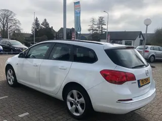 Foto 15 van Opel Astra Sports Tourer 1.4 Turbo Anniversary Edition / Lm Velgen / Jaar Apk / Navi  / Trekhaak /