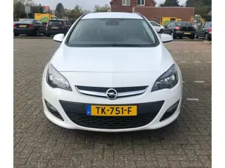Foto 12 van Opel Astra Sports Tourer 1.4 Turbo Anniversary Edition / Lm Velgen / Jaar Apk / Navi  / Trekhaak /