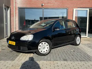 Volkswagen Golf 1.4 Optive 3 |06-2027 APK|Trekahaak | Carplay | Clima |