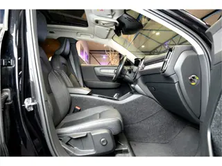 Foto 13 van Volvo XC40 1.5 T4 Recharge 155kW/211pk DCT7 Inscription PANORAMADAK + EL.TREKHAAK + ADAPT.CRUISE + P