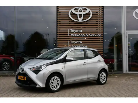 Toyota Aygo 1.0 VV x-play 5-deurs 73pk | Apple Carplay/Android Auto | Airco | Dealer onderhouden |