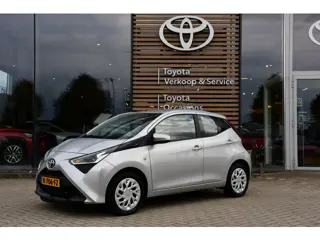 Toyota Aygo 1.0 VVT-i x-play 5-deurs 73pk | Apple Carplay/Android Auto | Airco | Dealer onderhouden 