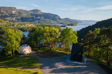 Autorondreis bijzonder overnachten tussen bergen en fjorden