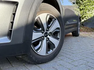 Foto 13 van Kia Niro 1.6 GDi Hybrid DynamicLine - Navigatie - Climate Control - Trekhaak - Cruise Control