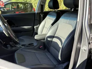 Foto 15 van Kia Niro 1.6 GDi Hybrid DynamicLine - Navigatie - Climate Control - Trekhaak - Cruise Control