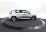 Foto 23 van Peugeot 208 PureTech 75 Active Pack | Navigatie | Parkeersensoren | Apple Carplay | Allseason Banden