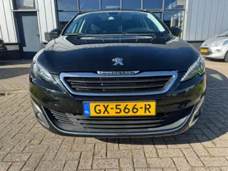 Foto 12 van Peugeot 308 SW 1.2 PureTech Blue Lease Premium