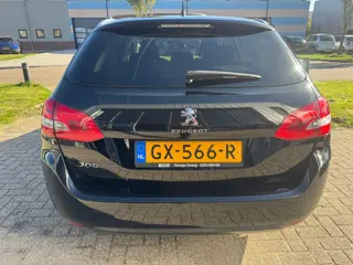 Foto 15 van Peugeot 308 SW 1.2 PureTech Blue Lease Premium