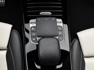 Foto 19 van Mercedes-Benz A-klasse 250|AMG Premium paint|PANO |2Tone-Leer|Camera|Burmester-Audio|SfeerLicht | Pr