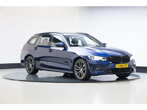BMW 3-serie Touring 318i Executive Edition | Panoramadak | Sport Line | 18 Inch |