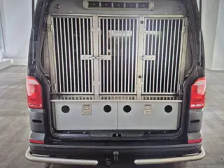 Foto 13 van Volkswagen Transporter 2.0 TDI 150pk dsg hondenvervoer Highline 3x hond climate regeling prof. inric
