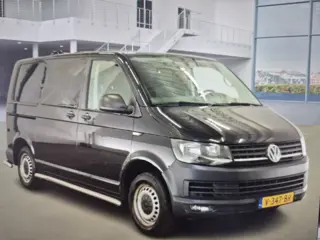Foto 14 van Volkswagen Transporter 2.0 TDI 150pk dsg hondenvervoer Highline 3x hond climate regeling prof. inric