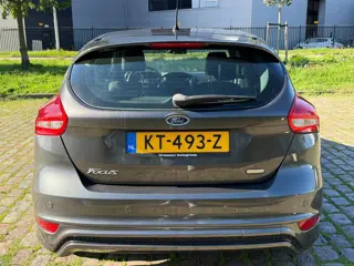Foto 15 van Ford Focus 1.0 ST-Line Zeer netjes navigatie trekhaak cruis control airco elektrische ramen cv op af