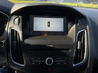 Foto 13 van Ford Focus 1.0 ST-Line Zeer netjes navigatie trekhaak cruis control airco elektrische ramen cv op af