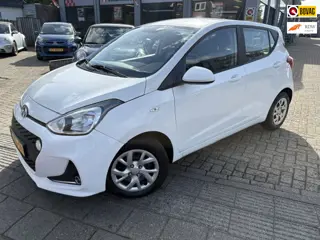 Hyundai I10 1.0i Comfort *navigatie + pdc + airco + Apple/AndroidCarPlay*