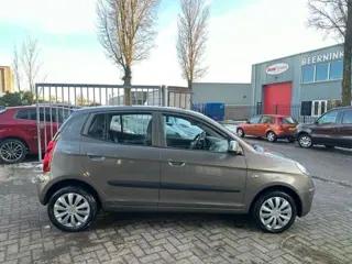 Foto 16 van Kia Picanto 1.0 Seven, Airco, Apk 04/27