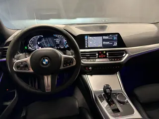 Foto 11 van BMW 3-serie 330e eDrive Edition M-Sport|KANTELDAK|SFEER|HUD|CARPLAY|PDC|LED|CRUISE|LEDER|STOELV|CAME