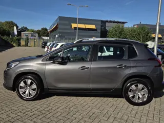 Foto 15 van Peugeot 2008 1.2 Blue Lion/PANO/NAVI/NEIUW DIS RIEM