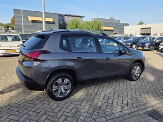 Foto 14 van Peugeot 2008 1.2 Blue Lion/PANO/NAVI/NEIUW DIS RIEM