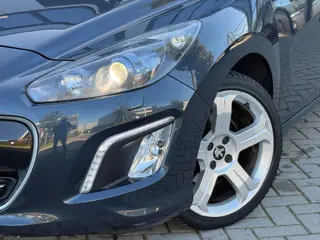 Foto 11 van Peugeot 308 CC 1.6 THP Roland Garros / CABRIO / NAVI / JBL