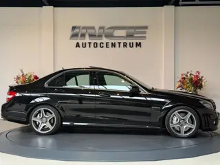 Foto 17 van Mercedes-Benz C-klasse AMG C63 6.2 V8 | Topstaat