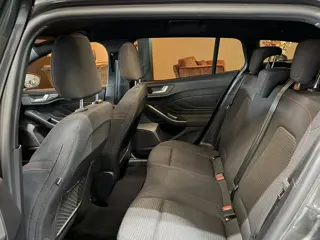 Foto 14 van Ford Focus Wagon 1.0 EcoBoost Mild-Hybrid ST-Line | Automaat | StuurVW | StoelVW | CarPlay | Navi |