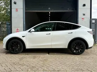Foto 13 van Tesla Model Y Long Range AWD 75 kWh | Elektrisch | 2022 | Panoramadak | Premium Audio | Keyless | Ve