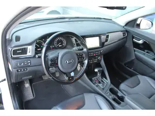 Foto 14 van Kia Niro 1.6 GDi PHEV DynamicLine Trekhaak Clima Navi Stoel- stuurverwarming
