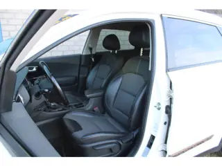 Foto 15 van Kia Niro 1.6 GDi PHEV DynamicLine Trekhaak Clima Navi Stoel- stuurverwarming