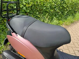 Foto 15 van Piaggio Zip SP ROSE GOLD ALPHA LED E4 Scooter BETAAL MET in3